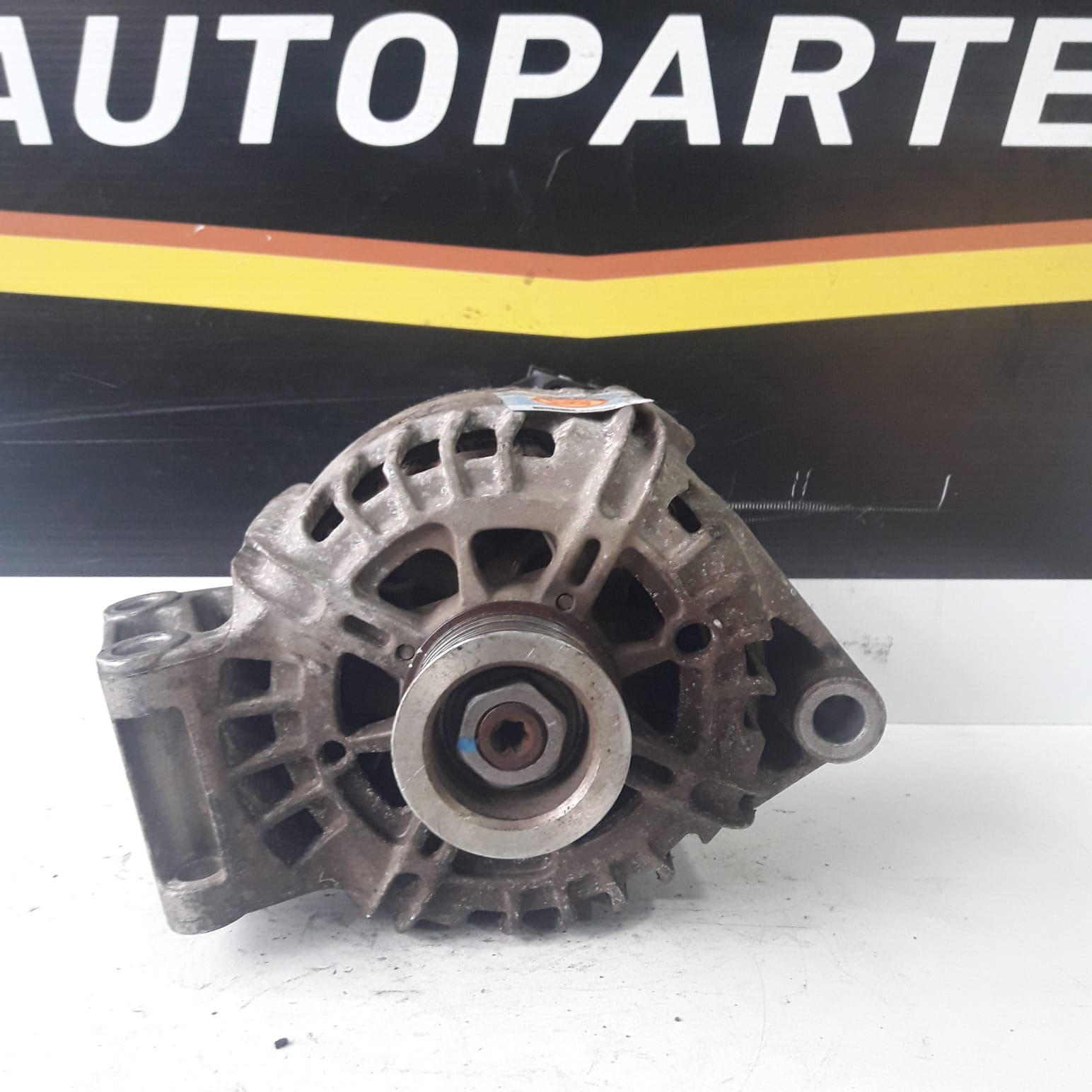 Ford Fiesta ---- 14v 120A Oportunidad